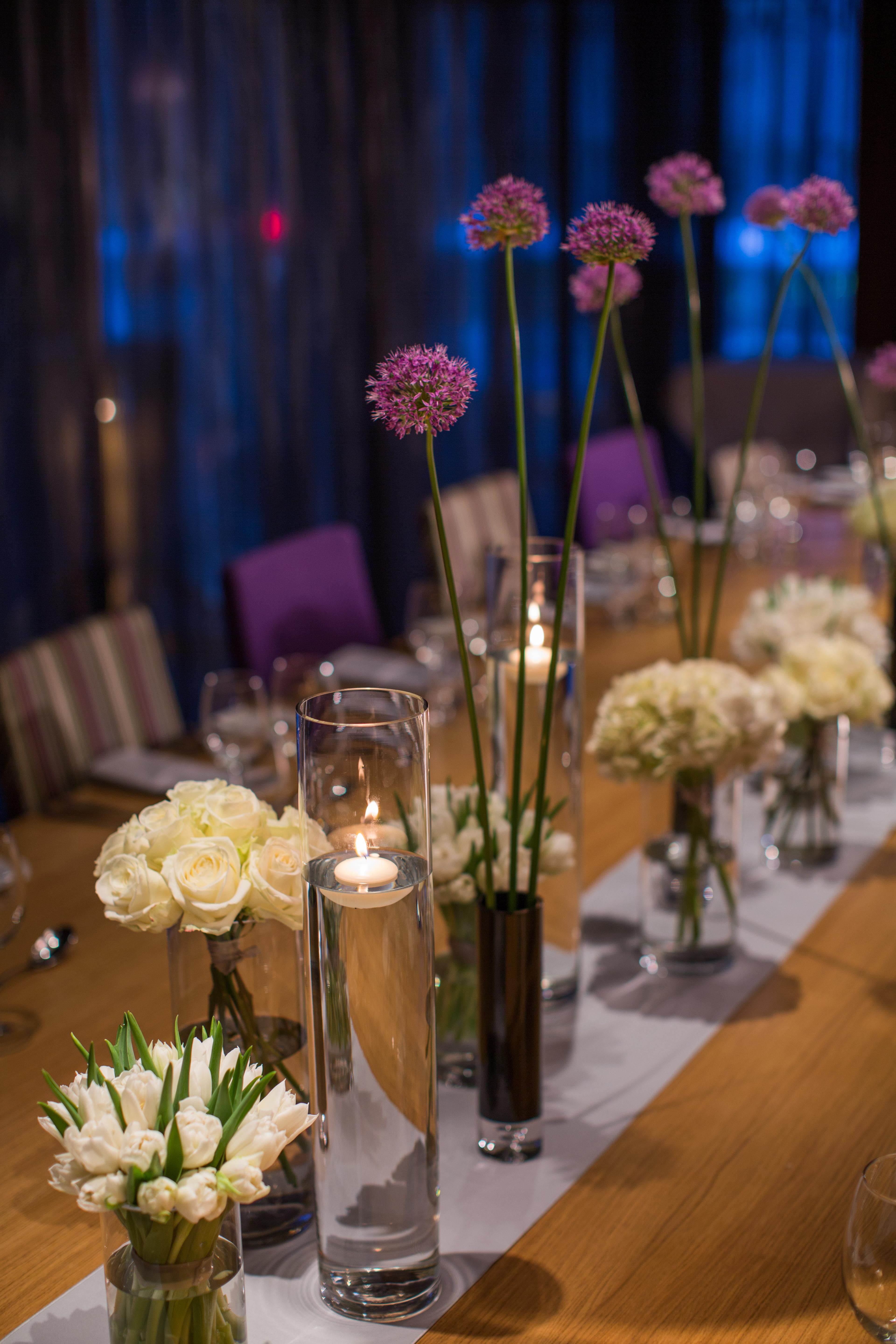 The Fitzwilliam Hotel Belfast Exterior foto A table decorated with flowers and candles