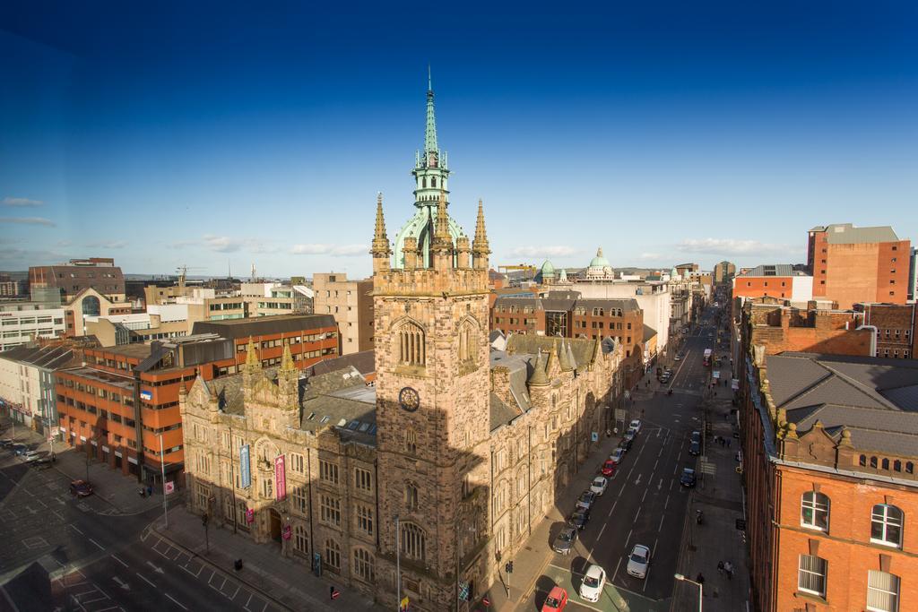 The Fitzwilliam Hotel Belfast Exterior foto Aerial view of the Manchester Museum